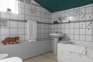 Kupatilo u objektu Perry Place - Forest Hill- 3 bed house