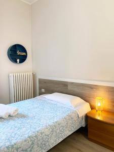 A bed or beds in a room at EASYROOMS ONE