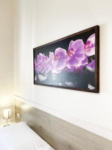 A bed or beds in a room at EASYROOMS ONE