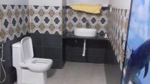 Lavish Exotic Hotel Arambol tesisinde bir banyo