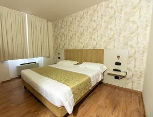 A bed or beds in a room at Hotel Riz B.B