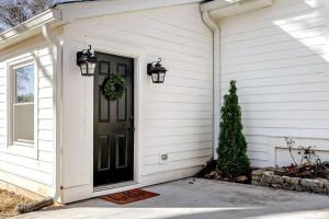 Gallery image of 2 BR Highland House of Historic DWTN Franklin in Franklin +14 photos