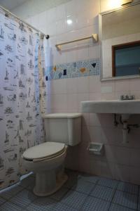 Hostelito Hotel的一间浴室