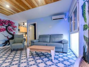 a living room with a couch and a coffee table at Apartamentos Nirvana y Averno in Águilas