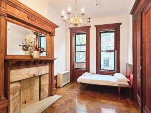 Fotografia z galérie ubytovania Entire floor in a charming townhouse v destinácii New York