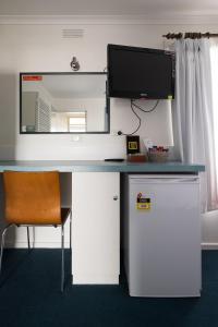 Kuchyň nebo kuchyňský kout v ubytování Central Motel Port Fairy