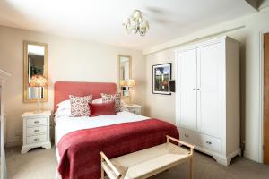 Postel nebo postele na pokoji v ubytování Woodcroft Cottage