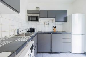 A cozinha ou cozinha compacta de Cosy Apartment 4P 1BDR Clichy proche Paris