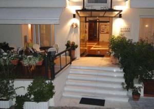 Η πρόσοψη ή η είσοδος του Ξενοδοχείο Χανιώτη