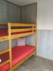 a couple of bunk beds in a room at Villetta da Carla in Castelló d'Empúries