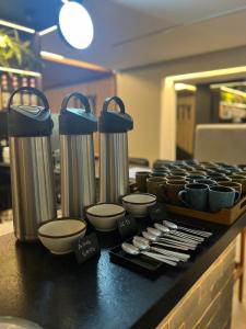 Comodidades para preparar café e chá em Fity Hotel