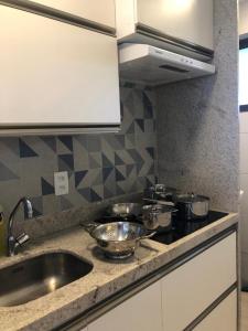 a kitchen counter with pots and pans on a stove at Polinesia Resort - Porto de Galinhas - Apartamentos com somente 1 opção de Térreo com Piscina Privativa - Acesso ao Hotel Samoa in Porto De Galinhas