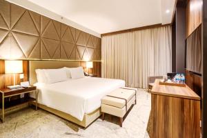 Cama ou camas em um quarto em DoubleTree by Hilton - Resort - Foz do Iguaçu