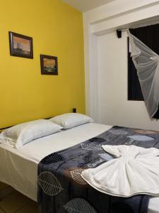 Ein Bett oder Betten in einem Zimmer der Unterkunft Hotel Quinta Avenida