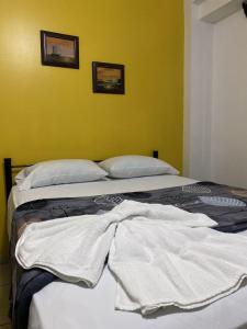 Ein Bett oder Betten in einem Zimmer der Unterkunft Hotel Quinta Avenida
