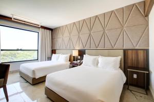Cama ou camas em um quarto em DoubleTree by Hilton - Resort - Foz do Iguaçu