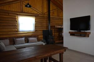 Μια τηλεόραση ή/και κέντρο ψυχαγωγίας στο Finca La Vilina - Cabaña 2