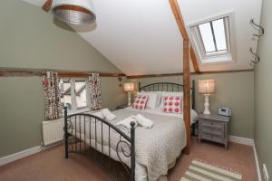 a bedroom with a bed and a window at 1 The Old Coach House in Laxfield