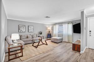 3BR, 1 Story Home w Hot tub, Grill, Sleeps 6