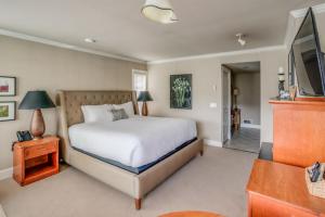a bedroom with a bed and a television in it at Cannon Beach Hotel Collection in Cannon Beach