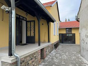 Hoone, kus villa asub