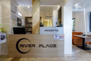 Zona de hol sau recepție la RIVER PLACE +175 fotografii