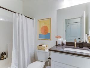 A bathroom at Tranquil Locale Double Garage