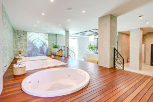 Um banheiro em DoubleTree by Hilton - Resort - Foz do Iguaçu