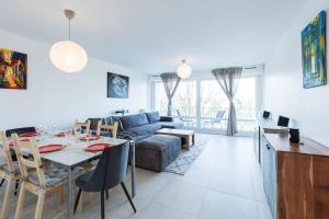 Et opholdsområde på Élégance et confort- Vidéoprojecteur Tours-Parking