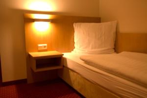 
Ein Bett oder Betten in einem Zimmer der Unterkunft Hotel Jacobsberg
