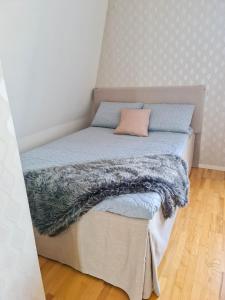 Postel nebo postele na pokoji v ubytování Apartment in private villa + 3 fotografie