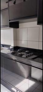 a kitchen with a stove top in a kitchen at Apto para até 4 pessoas,com Wi-Fi,ótima localização, área de lazer com conveniência e piscina para criança in Petrolina +5 photos