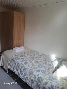 Postel nebo postele na pokoji v ubytování Tobishirdgård
