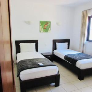 a hotel room with two beds and a window at Coastal Comfort at Tortuga Beach - 292 in Prainha