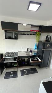 a kitchen with a stove and a sink at Ponte Laguna, Parque Burle Max in Sao Paulo