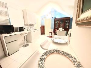 a kitchen with white appliances and a dining room at CasAzzurra in Ortona