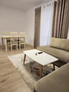 Posezení v ubytování Comfy Elbasan Apartment