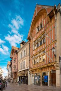a group of buildings on a city street at Le Jean Jaurès in Troyes
