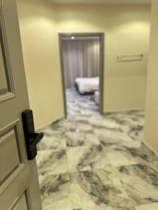 a room with a door leading to a room with a bed at أستديو بدخول ذكي حي الربوة in Riyadh