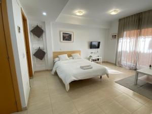 Een bed of bedden in een kamer bij Apartments Brava