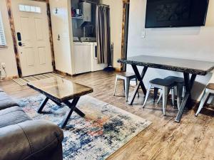 Χώρος καθιστικού στο Angel Rock Rentals Of Moab Unit 1