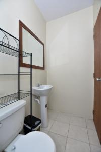 a bathroom with a toilet and a sink at Hostal Judy Suites in Salinas
