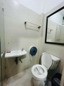 A bathroom at Hotel Panorama Medellín