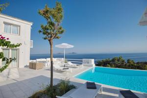 Бассейн в Anemone Villas hotel или поблизости
