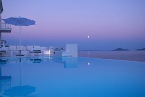 Бассейн в Anemone Villas hotel или поблизости