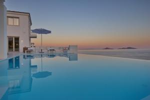 Бассейн в Anemone Villas hotel или поблизости