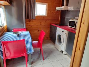 Kuchyň nebo kuchyňský kout v ubytování Habitacion Familiar en un Ático con gran terraza y,cocina ,en la playa
