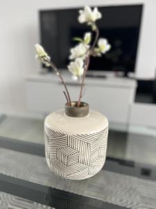 Kép Modern Two Bedroom Apartment with Super fast wifi szállásáról Yiewsleyben a galériában