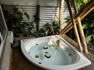 a bath tub in a garden with broccoli in it at Glamping Las Olas by Rotamundos in Montepio