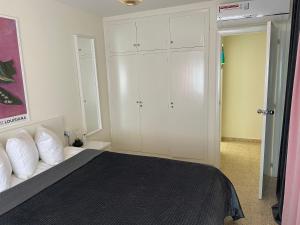 Postel nebo postele na pokoji v ubytování EPIS - large luxury apartment with sea view